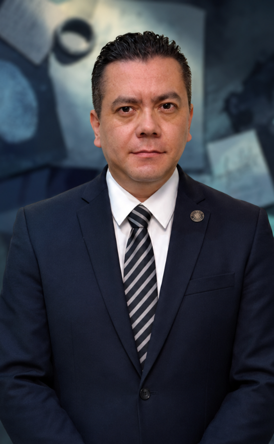 Dr. César Raul González Vaca